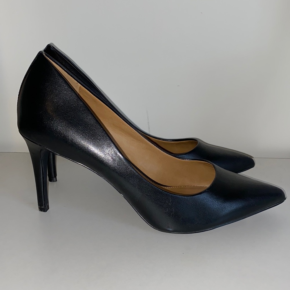 14th & Union Black Pumps Heels